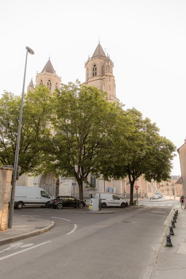 Suite Romanee 6 Personnes Vue Cathedrale 2 Places De Parking Dijon Exteriör bild