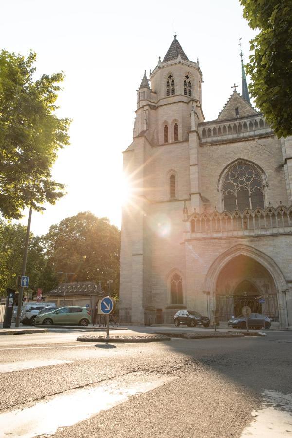 Suite Romanee 6 Personnes Vue Cathedrale 2 Places De Parking Dijon Exteriör bild